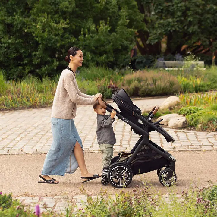 demi™ next + pipa™ urbn travel system