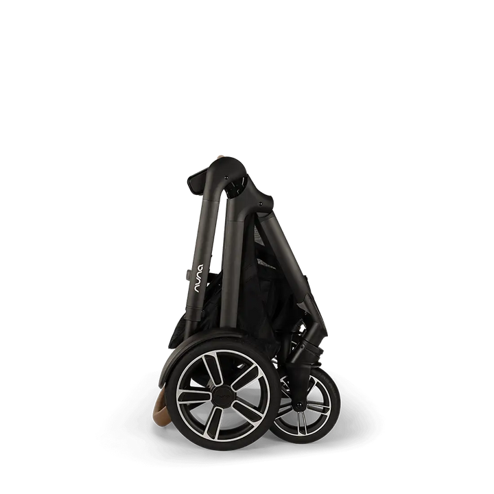 demi™ next + pipa™ urbn travel system