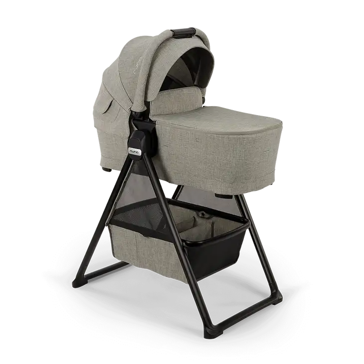 SWIV™ &amp; TRIV™ series bassinet + stand