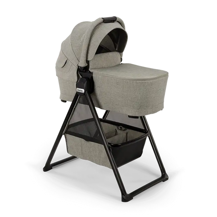 SWIV™ &amp; TRIV™ series bassinet + stand