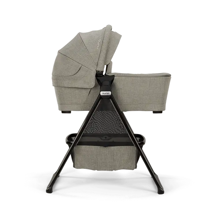 SWIV™ &amp; TRIV™ series bassinet + stand