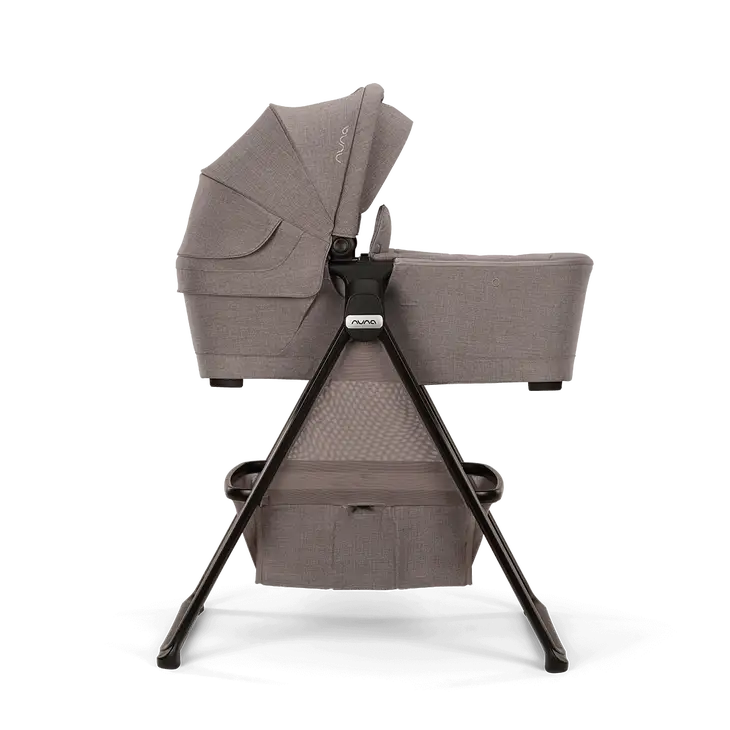 SWIV™ &amp; TRIV™ series bassinet + stand