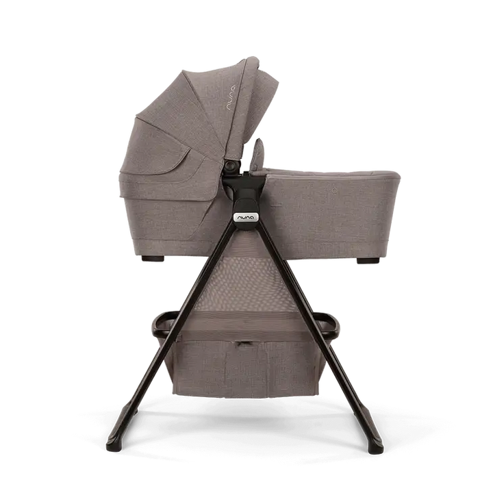 SWIV™ &amp; TRIV™ series bassinet + stand